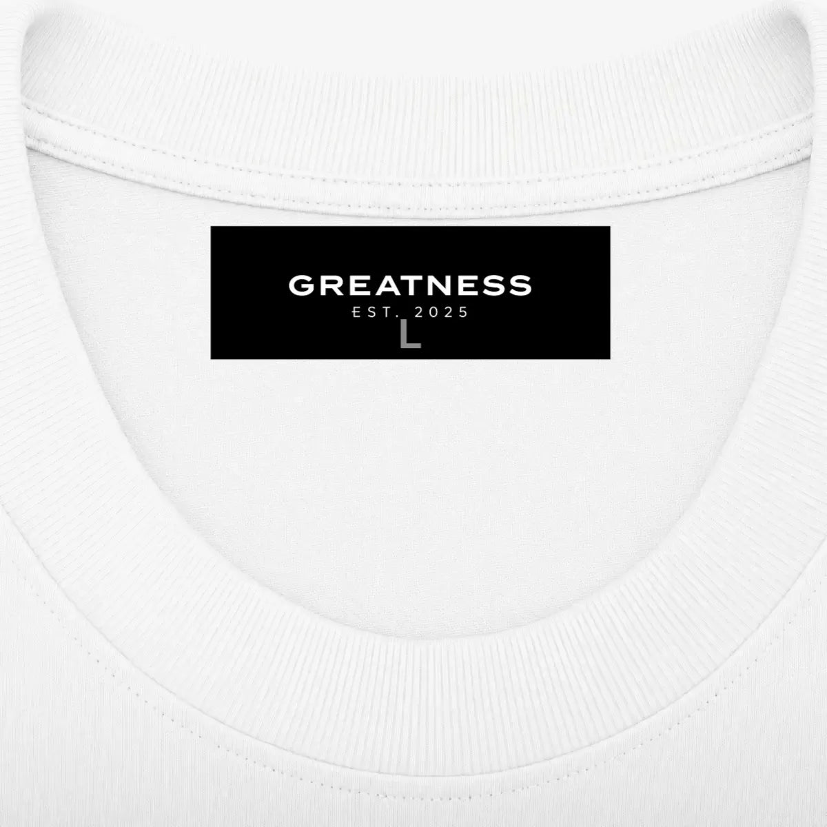 Maglietta regular fit Power is always dangerous GREATNESS in bianco, dettaglio etichetta interna