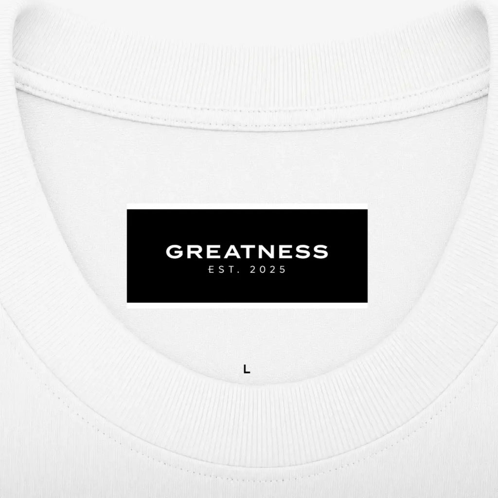 Maglietta boxy GREATNESS Essential Classic in bianco, dettaglio etichetta interna