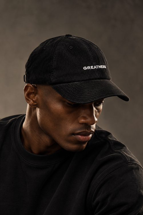 Cappellino in velluto a coste GREATNESS indossato, foto editoriale